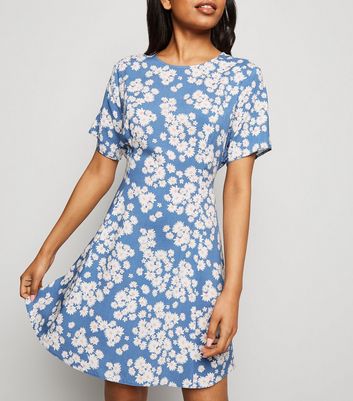 Petite Blue Daisy Smock Dress | New Look